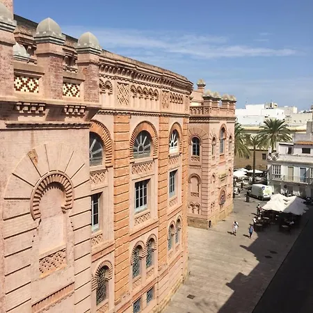 Vista Plaza Falla Кадис