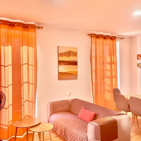 Vista Plaza Falla Apartament *